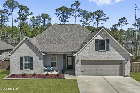 6924 Osprey Dr, Ocean Springs, MS 39564