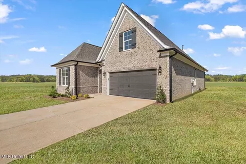 814 Coahoma Ct, Nesbit, MS 38651 photo 3