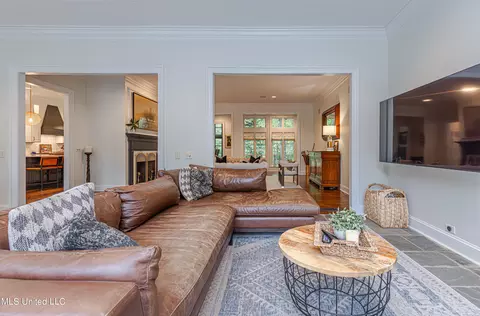 Living - 110 Windrush Dr, Flowood, MS 39232 photo 4 of 4