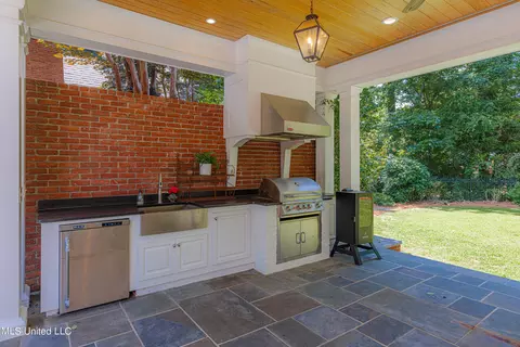 Exterior - 110 Windrush Dr, Flowood, MS 39232 photo 11 of 16