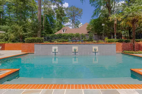 Exterior - 110 Windrush Dr, Flowood, MS 39232 photo 4 of 16