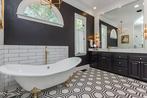 Bath - 110 Windrush Dr, Flowood, MS 39232 photo 3 of 6