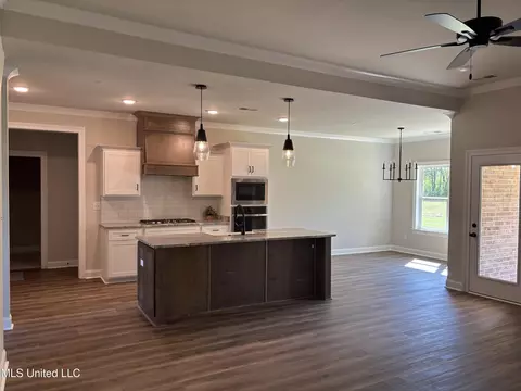 Kitchen - 5189 Crick Ln, Hernando, MS 38632 photo 2 of 4
