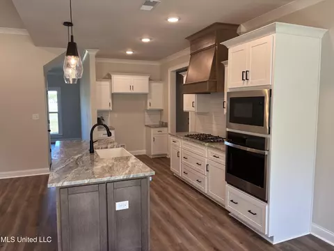Kitchen - 5189 Crick Ln, Hernando, MS 38632 photo 3 of 4
