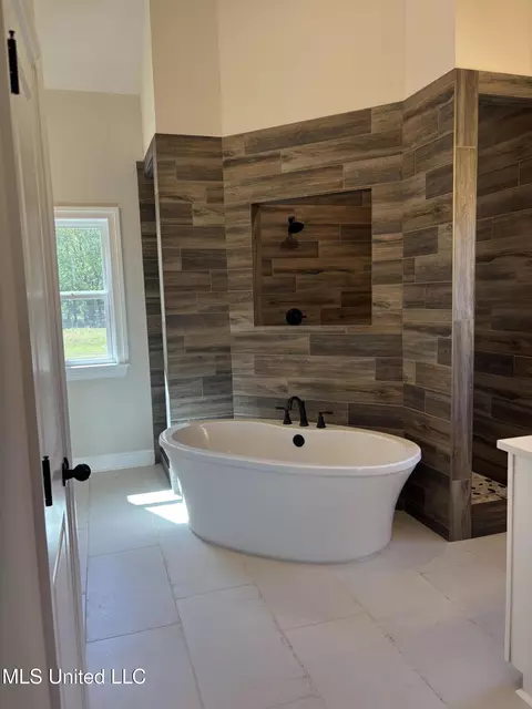 Bath - 5189 Crick Ln, Hernando, MS 38632 photo 1 of 7