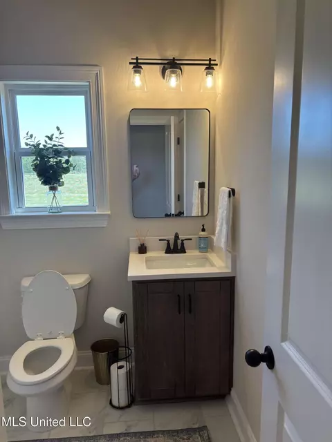 Bath - 5189 Crick Ln, Hernando, MS 38632 photo 5 of 7