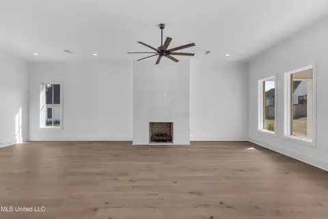 Living - 109 Eastwick Dr, Madison, MS 39110 photo 4 of 9