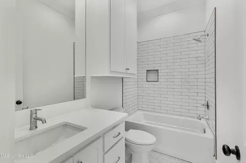 Bath - 109 Eastwick Dr, Madison, MS 39110 photo 8 of 10