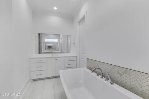 Bath - 109 Eastwick Dr, Madison, MS 39110 photo 6 of 10