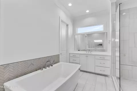 Bath - 109 Eastwick Dr, Madison, MS 39110 photo 1 of 10