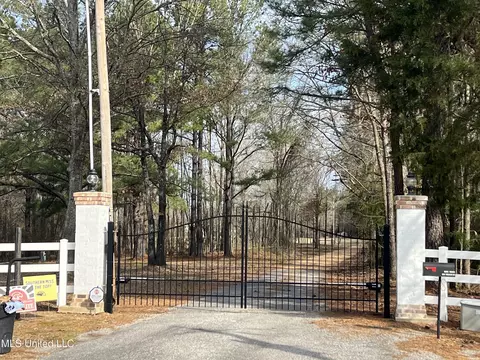 Barnes Road, Florence, MS 39073