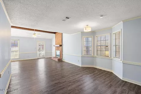 Living - 42 Meadowoods Ter, Jackson, MS 39211 photo 1 of 5