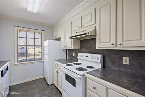 Kitchen - 42 Meadowoods Ter, Jackson, MS 39211 photo 3 of 3