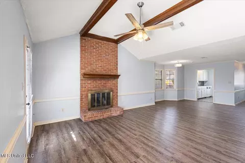 Living - 42 Meadowoods Ter, Jackson, MS 39211 photo 2 of 5