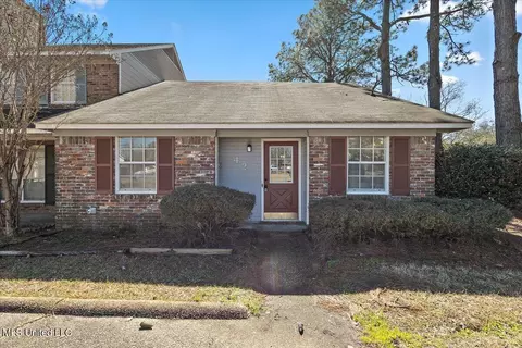 42 Meadowoods Ter, Jackson, MS 39211