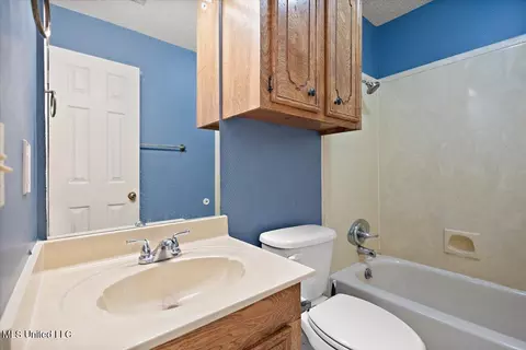 Bath - 42 Meadowoods Ter, Jackson, MS 39211 photo 2 of 2