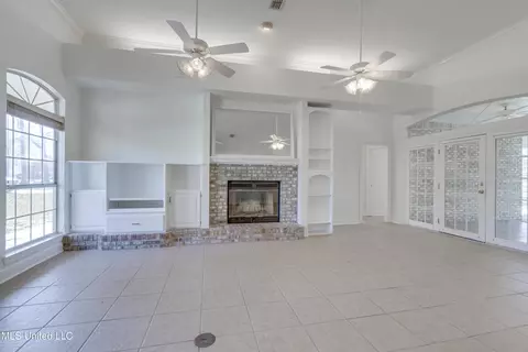 Living - 6809 Hilo St, Diamondhead, MS 39525 photo 5 of 7