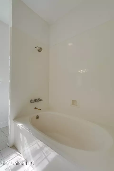 Bath - 6809 Hilo St, Diamondhead, MS 39525 photo 6 of 6