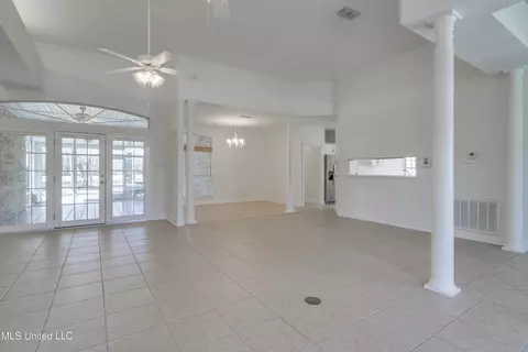Living - 6809 Hilo St, Diamondhead, MS 39525 photo 4 of 7
