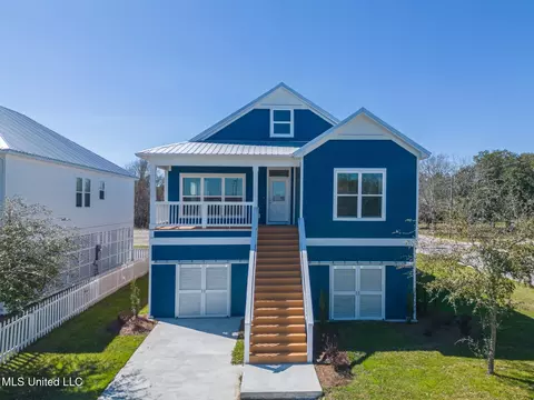 307 Davis Ave, Pass Christian, MS 39571
