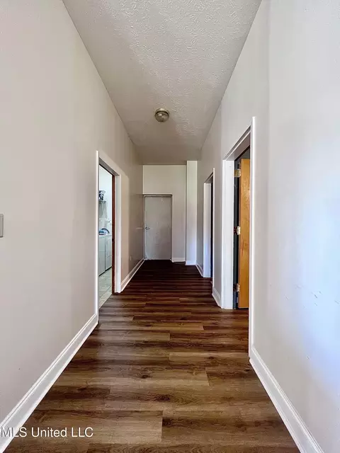 Entry Way - 3632 Tank Rd, Terry, MS 39170 photo 3 of 4