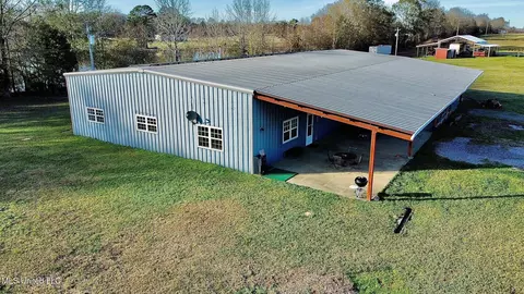 3632 Tank Rd, Terry, MS 39170