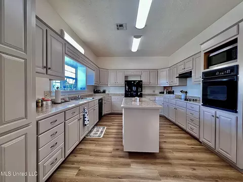 Kitchen - 3632 Tank Rd, Terry, MS 39170 photo 6 of 7