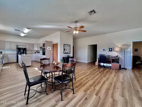 Dining - 3632 Tank Rd, Terry, MS 39170 photo 3 of 4