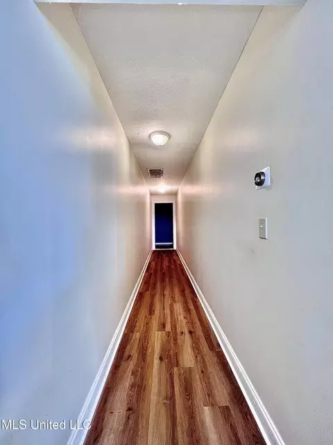 Entry Way - 3632 Tank Rd, Terry, MS 39170 photo 2 of 4