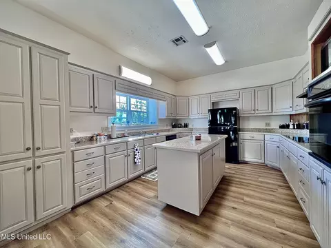 Kitchen - 3632 Tank Rd, Terry, MS 39170 photo 4 of 7