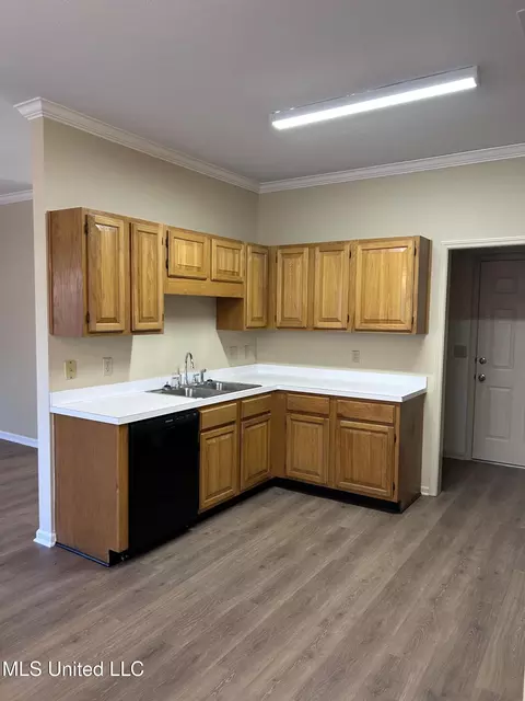 Kitchen - 200 N Shadow Lake Dr, Clinton, MS 39056 photo 2 of 3