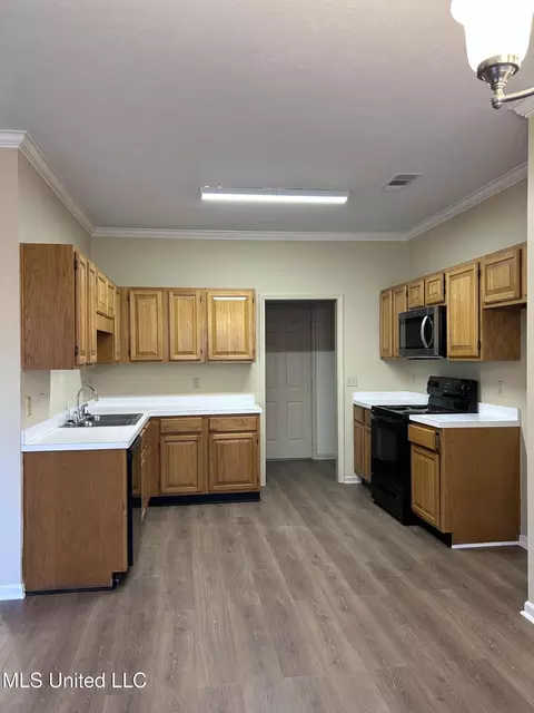 Kitchen - 200 N Shadow Lake Dr, Clinton, MS 39056 photo 3 of 3