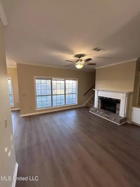 Living - 200 N Shadow Lake Dr, Clinton, MS 39056 photo 2 of 3