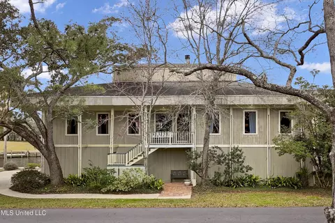8 Keyser Ln, Gulfport, MS 39507