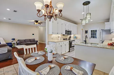 Dining - 261 Azalea Ct, Brandon, MS 39047 photo 2 of 2