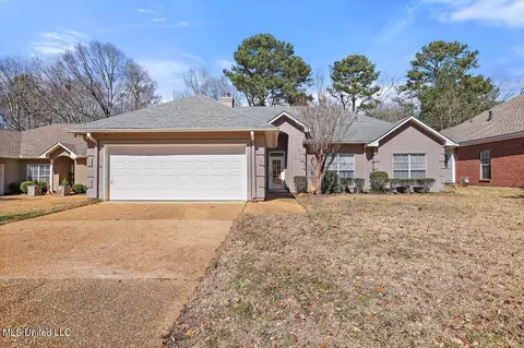 Exterior - 261 Azalea Ct, Brandon, MS 39047 photo 2 of 7