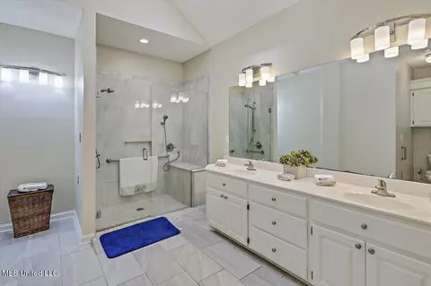 Bath - 261 Azalea Ct, Brandon, MS 39047 photo 1 of 2