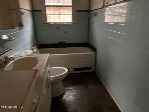 Bath - 3288 Burch St, Jackson, MS 39209 photo 1 of 1