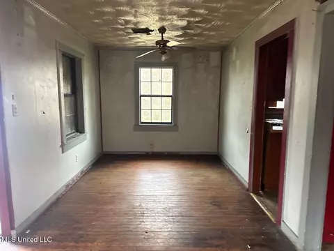 Living - 3288 Burch St, Jackson, MS 39209 photo 2 of 3