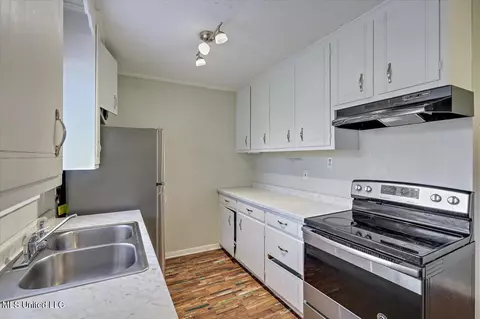 Kitchen - 126 Mayfair Dr, Jackson, MS 39212 photo 2 of 4