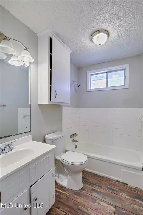 Bath - 126 Mayfair Dr, Jackson, MS 39212 photo 3 of 3
