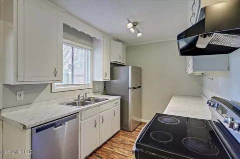 Kitchen - 126 Mayfair Dr, Jackson, MS 39212 photo 4 of 4