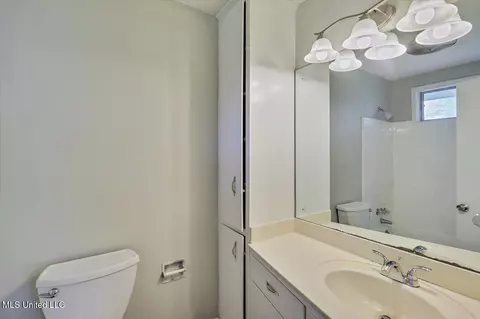 Bath - 126 Mayfair Dr, Jackson, MS 39212 photo 1 of 3