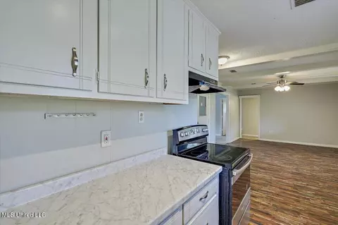 Kitchen - 126 Mayfair Dr, Jackson, MS 39212 photo 3 of 4