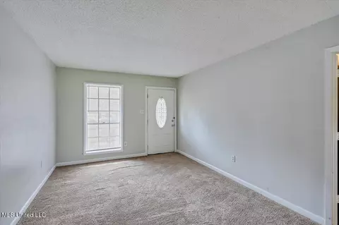 Living - 126 Mayfair Dr, Jackson, MS 39212 photo 2 of 7