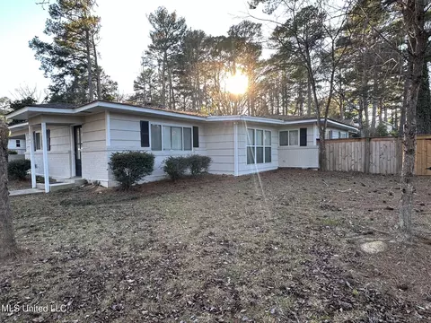 1645 Meadowbrook Rd, Jackson, MS 39211 photo 1