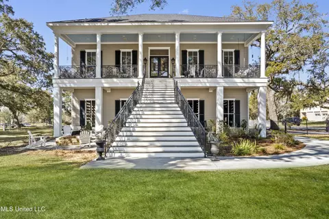 800 W Beach Blvd, Pass Christian, MS 39571