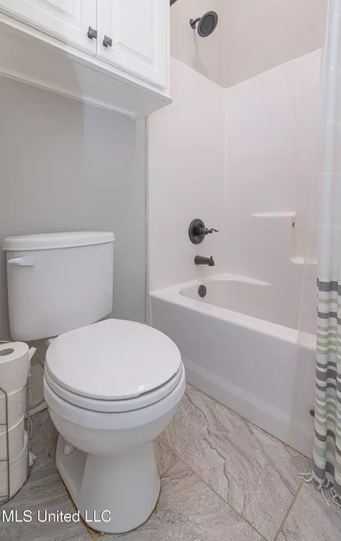 Bath - 277 Williams Rd, Florence, MS 39073 photo 4 of 9