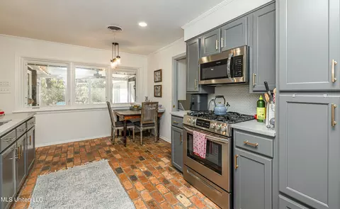 Kitchen - 2015 Cherokee Dr, Jackson, MS 39211 photo 1 of 6