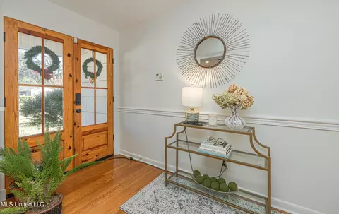 Entry Way - 2015 Cherokee Dr, Jackson, MS 39211 photo 3 of 6